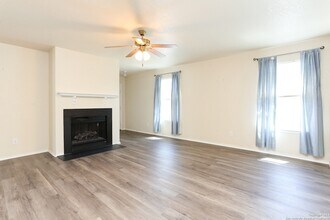 11335 Branding Depot in San Antonio, TX - Foto de edificio - Building Photo