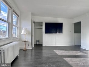 411 Burmont Rd in Drexel Hill, PA - Building Photo - Building Photo