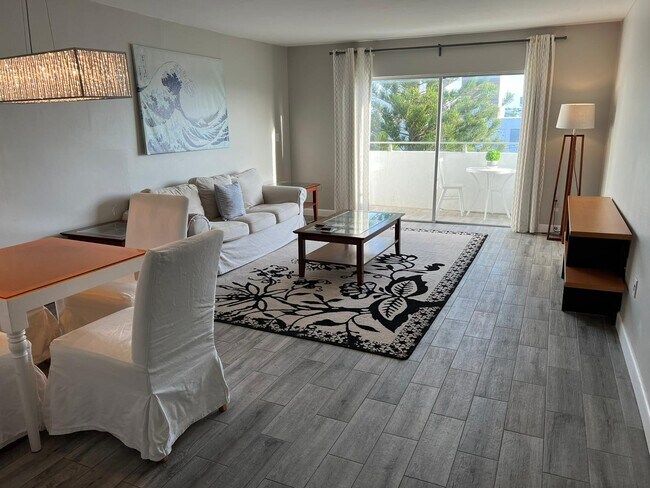 1200 14th St, Unit 5b in Miami Beach, FL - Building Photo - Building Photo