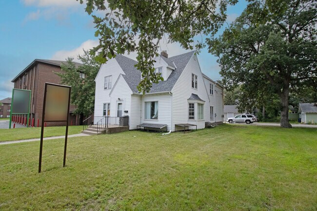 815 5th Ave S in St. Cloud, MN - Building Photo - Building Photo