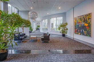Metropolitan Towers in Vancouver, BC - Building Photo - Interior Photo