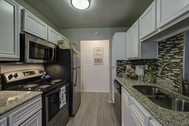 Falls at Clear Lake Apartments in Webster, TX - Building Photo - Building Photo