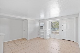203 Laguna Vista Dr in Austin, TX - Building Photo - Building Photo