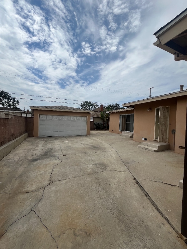 2326 W 111th St in Inglewood, CA - Building Photo - Building Photo