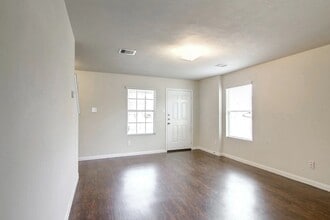 5719 Post Oak Manor Dr in Houston, TX - Building Photo - Building Photo