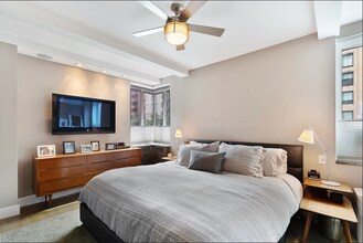 200 W 20th St, Unit 208 in New York, NY - Foto de edificio - Building Photo