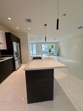 10363 NW 63rd Terrace in Doral, FL - Building Photo - Building Photo