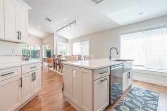 2675 Oak Park Cir in Davie, FL - Building Photo - Building Photo