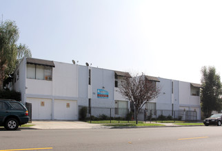 Harbor Garden Apartments in Long Beach, CA - Building Photo - Building Photo