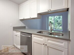 3602 SW Beaverton Hillsdale Hwy in Portland, OR - Building Photo - Building Photo