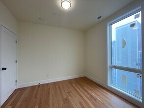 65 Cameron St, Unit 6 in Brookline, MA - Foto de edificio - Building Photo