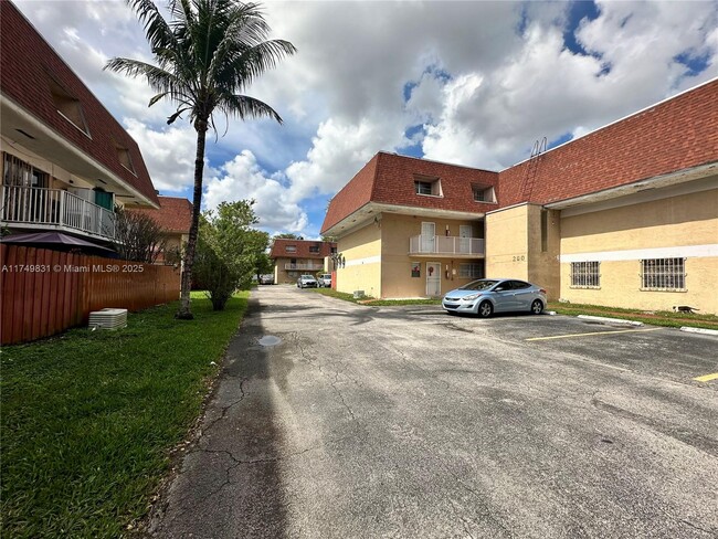 260 NW 107th Ave in Miami, FL - Building Photo - Building Photo