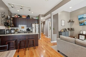 1463 W Huron St, Unit 1F in Chicago, IL - Building Photo - Building Photo