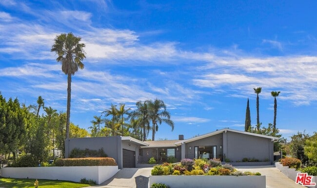 8400 Mulholland Dr in Los Angeles, CA - Building Photo - Building Photo