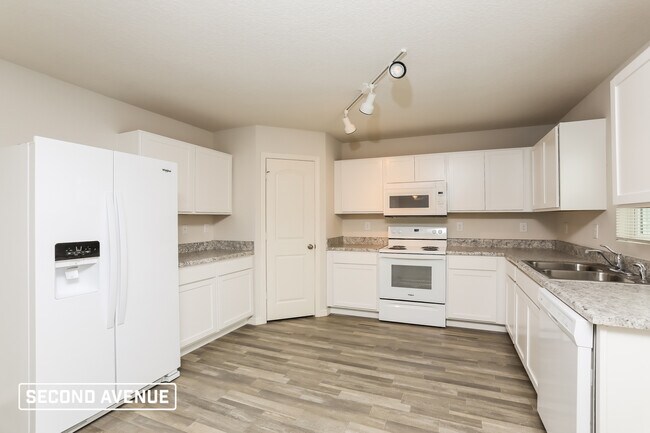 208 Flounder Pl in Poinciana, FL - Building Photo - Building Photo