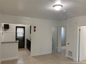 1165 NW 63rd St in Miami, FL - Building Photo - Building Photo
