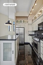 2 Cornelia St in New York, NY - Building Photo - Building Photo