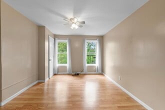 812 Grand St in Jersey City, NJ - Building Photo - Building Photo