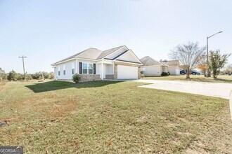 101 Shasta Dr in Perry, GA - Foto de edificio - Building Photo