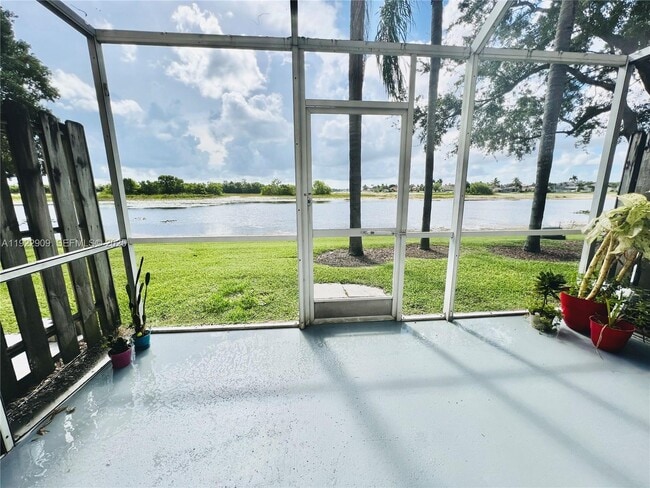 1816 Salerno Cir in Weston, FL - Foto de edificio - Building Photo