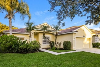 9513 Blue Stone Cir in Ft. Myers, FL - Building Photo - Building Photo
