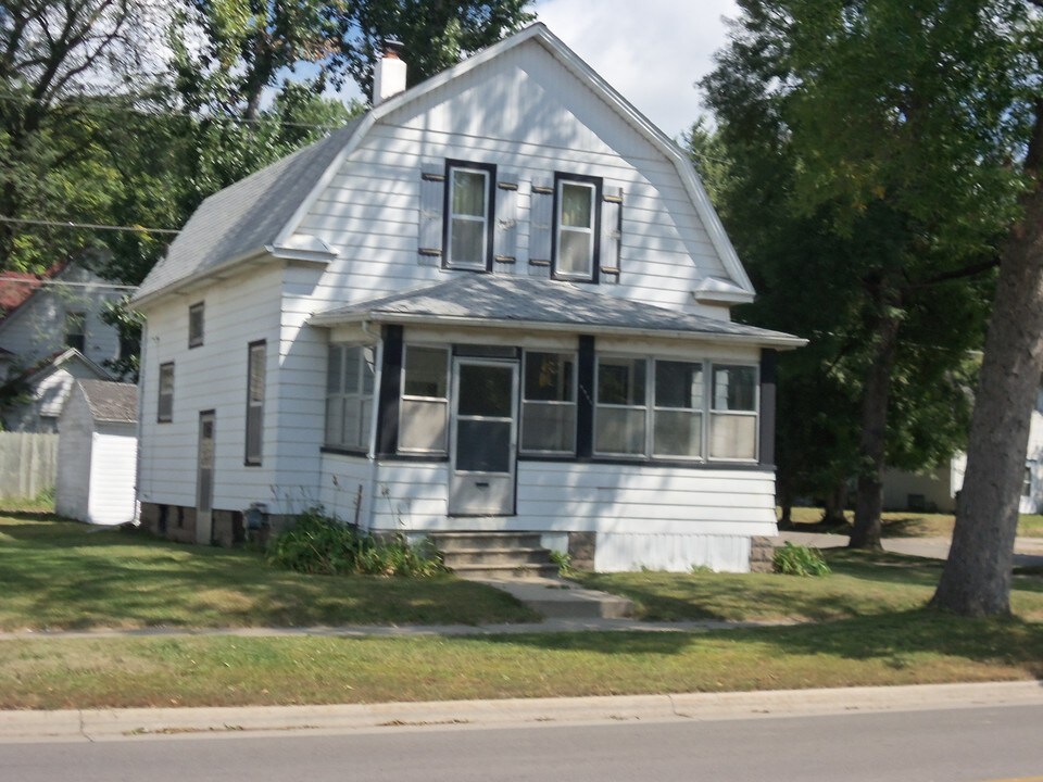 1227 Williston Ave in Waterloo, IA - Building Photo