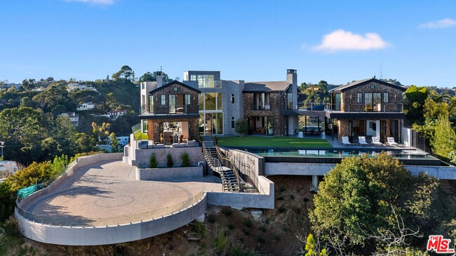 2020 Cyprean Dr in Los Angeles, CA - Building Photo - Building Photo