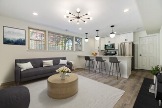 2128 N Whipple St in Chicago, IL - Foto de edificio - Building Photo