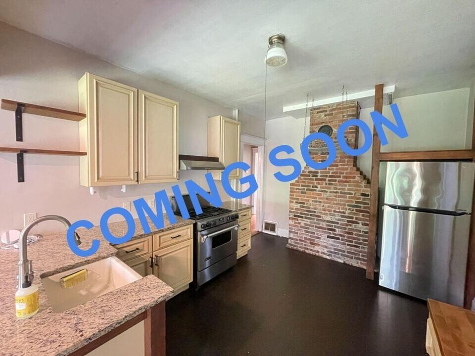 28 Charles St in Concord, NH - Building Photo