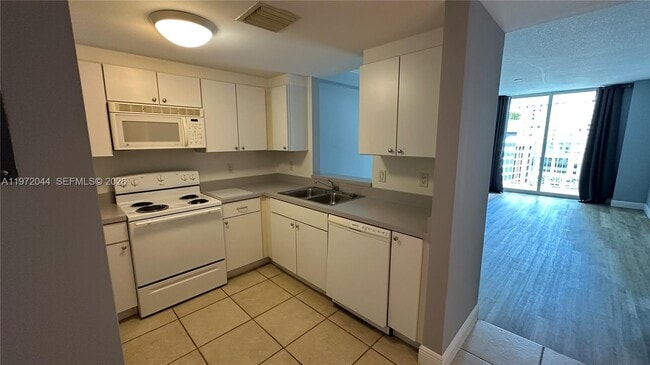 1250 S Miami Ave, Unit 1012 in Miami, FL - Foto de edificio - Building Photo