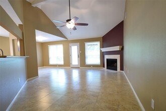 2215 Friarwood Trail in Houston, TX - Building Photo - Building Photo