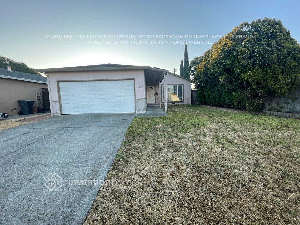 1006 Eisenhower St in Fairfield, CA - Building Photo