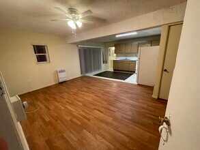 11324 Biona Dr, Unit MVLR Studiotudio in Los Angeles, CA - Foto de edificio - Building Photo