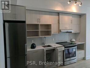 150 Fairview Mall Dr in Toronto, ON - Building Photo - Building Photo