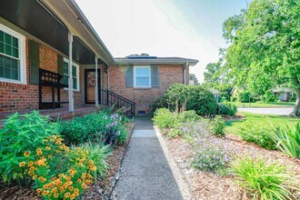 6800 Woodridge Dr in Norfolk, VA - Building Photo - Building Photo