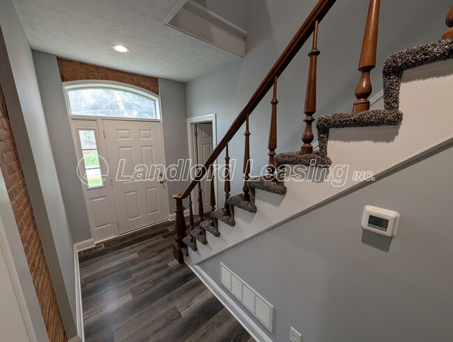 9005 Murray Ridge Rd in Elyria, OH - Building Photo - Building Photo