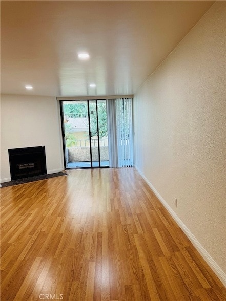 4141 Via Marisol, Unit 214 in Los Angeles, CA - Foto de edificio - Building Photo