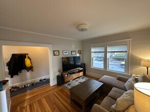 26 Playstead Rd, Unit 1 in Newton, MA - Building Photo - Building Photo