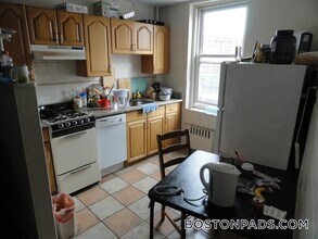 126 Warren St, Unit 35 in Boston, MA - Building Photo - Building Photo