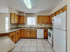 8890 N 114th Ave in Peoria, AZ - Foto de edificio - Building Photo
