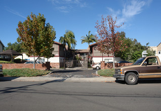 411-415 Park Way in Chula Vista, CA - Building Photo - Building Photo