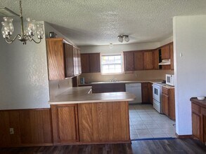 409 Conestoga Dr in Yukon, OK - Foto de edificio - Building Photo