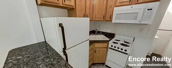 379 Commonwealth Ave in Boston, MA - Building Photo