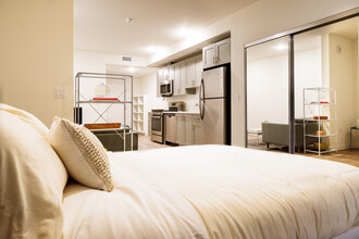 Berendo Villas in Los Angeles, CA - Building Photo - Building Photo