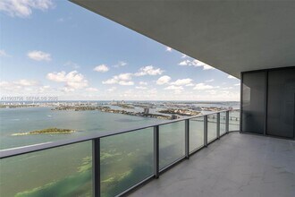 700 NE 24th St, Unit 5405 in Miami, FL - Building Photo - Building Photo