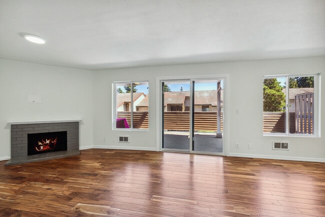 10410 NE 32nd Pl in Bellevue, WA - Building Photo - Building Photo