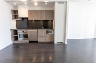 125-1125 Peter St in Toronto, ON - Building Photo - Building Photo