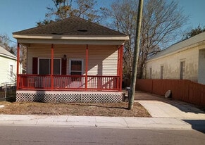258 Reynoir St in Biloxi, MS - Building Photo