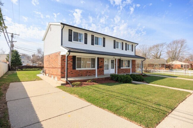 1717 Nakota Rd in Royal Oak, MI - Building Photo - Building Photo