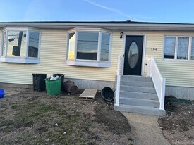 136 Cary Pl in Freeport, NY - Building Photo